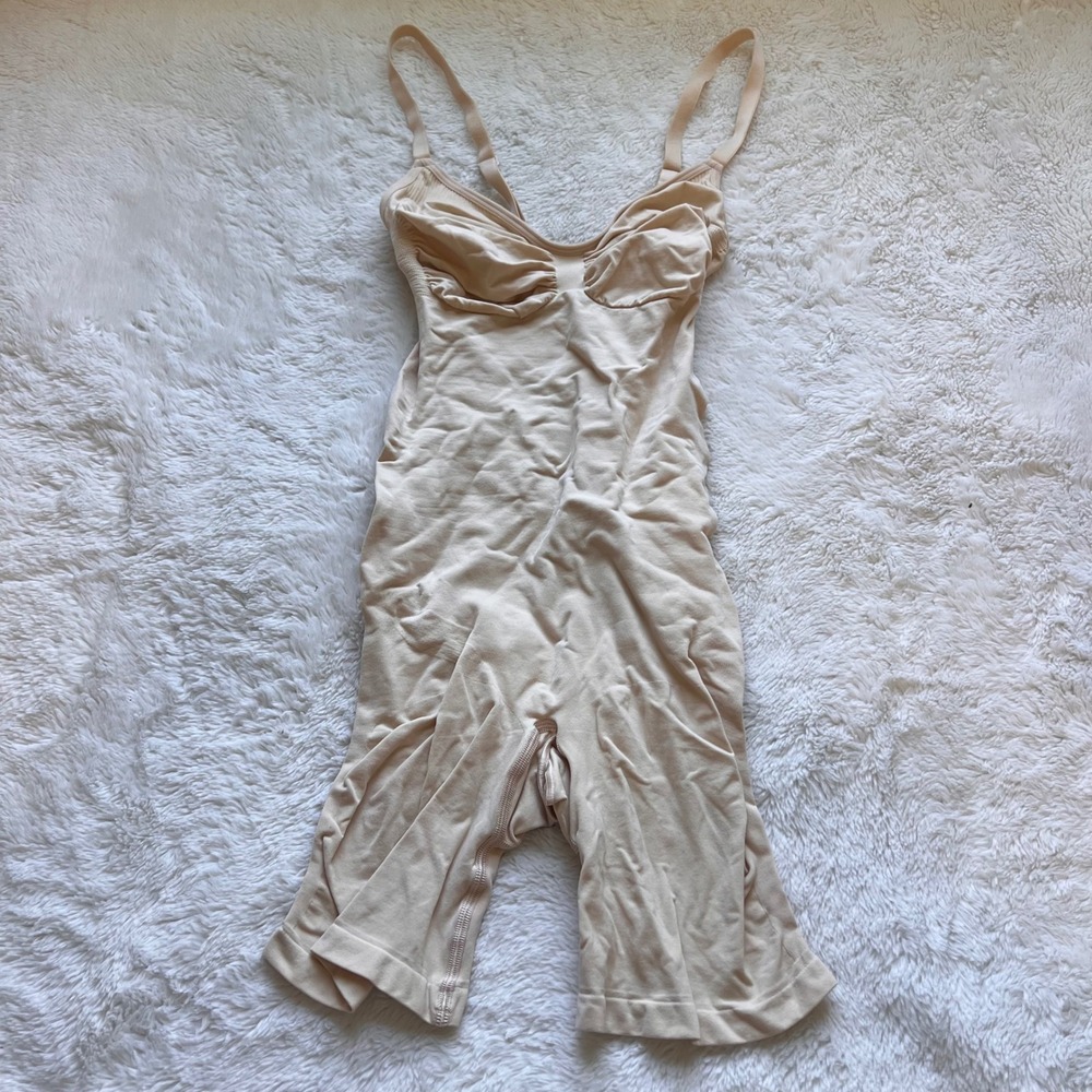 SKIMS Women's Sculpting Mid-Thigh Bodysuit Sand Beige Size XL NWOT